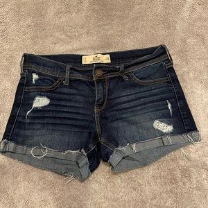 Hollister Dark-Wash distressed midi short, size 7